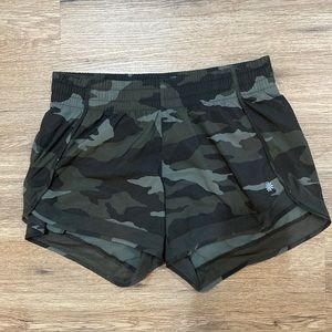 ATHLETA Mesh Racer Run Short Olive Camo Size S